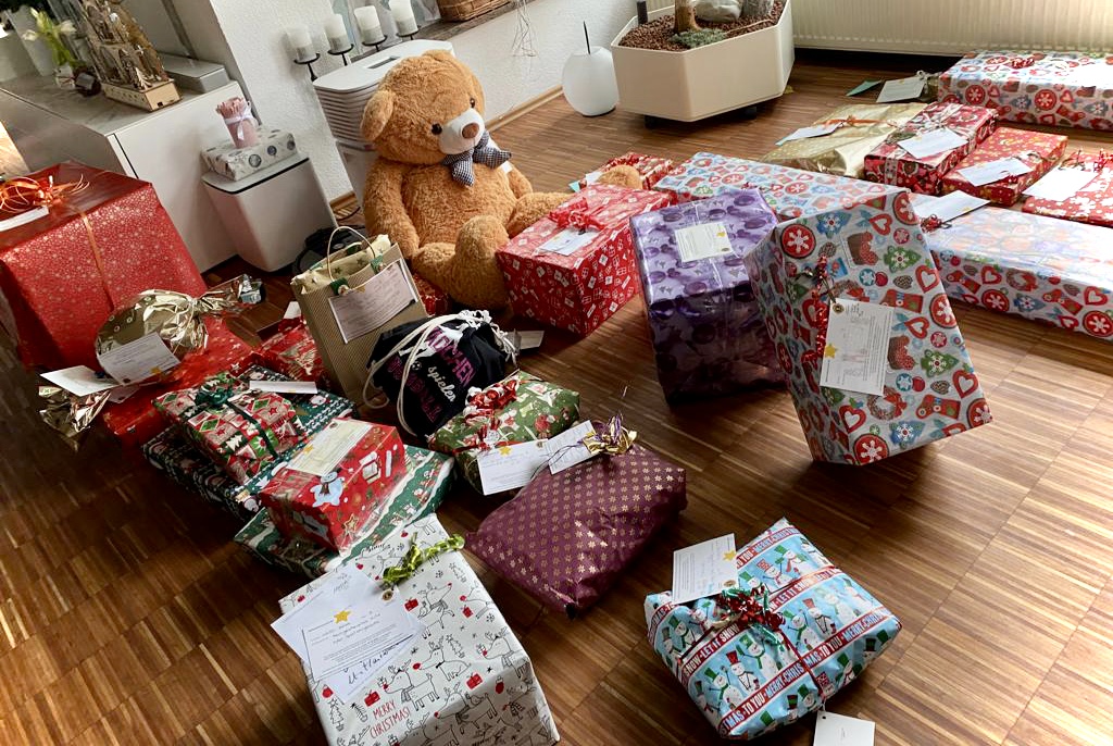 150 Geschenkpäckchen